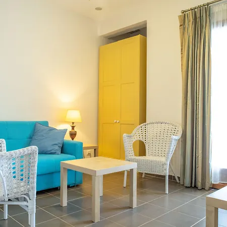 Lagou Raxi Country 3* פלטניאס